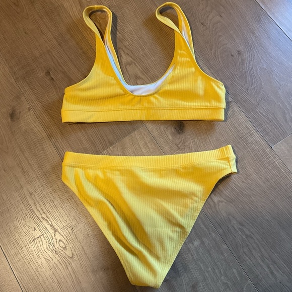 🩵 Yellow Ribbed Bikini Set - Picture 5 of 6